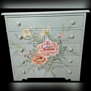 Small Kasha Elegant Neutrals Chest